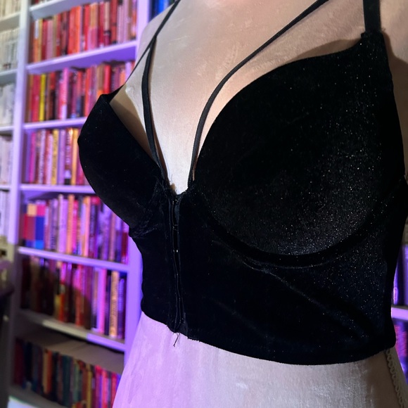 Velvet double strapped black push-up bra, clips in the front - Picture 6 of 7